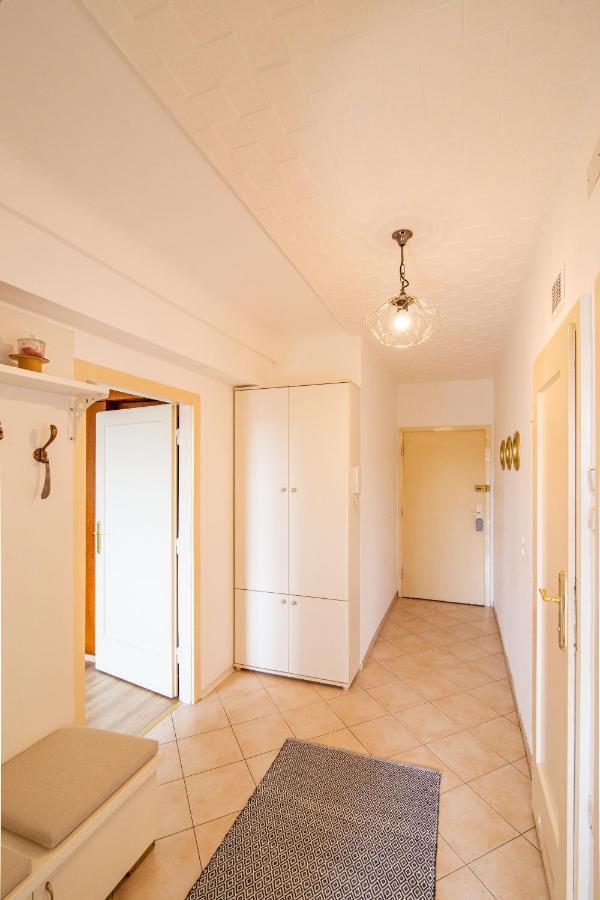 Best Rated Central Apartment Vienna - Ac, Wifi, 24H7Days Self Check-In, Board Games, Netflix Esterno foto